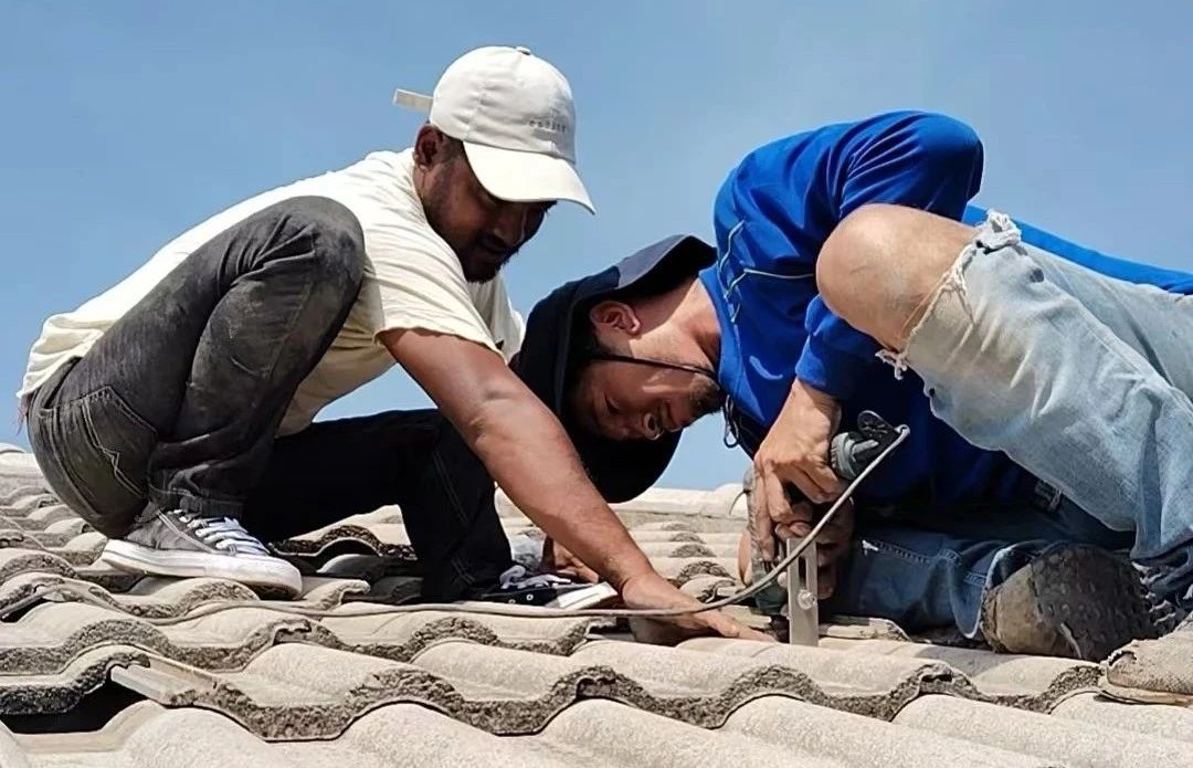 De lokale Thaise medewerkers van RENOPi werken aan het project